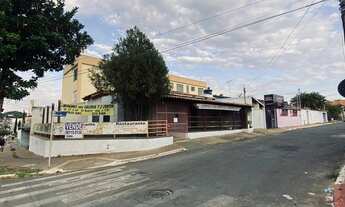 Imagem: São dois imóveis -Casa para venda com