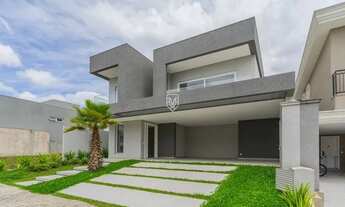 Imagem 2: Casa em condomínio Fechado em Santa Felicidade, 4 suítes, 4 vagas de garagem!