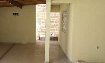 Imagem 2: Casa com três quartos dois banheiro garagem quintal