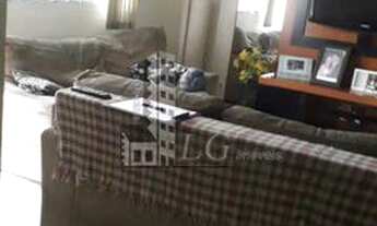 Imagem 5: Casa triplex com varanda frente de rua