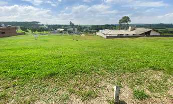 Imagem 7: Terreno, medindo 450 m² com leve declive