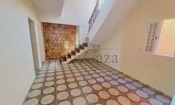 Imagem 4: Casa Sobrado - 5 Dormitórios Sendo 2 Suítes - 4 Garagens Cobertas - Monte Castelo - 300m²