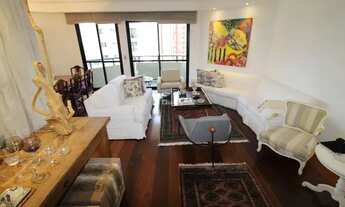 Imagem 2: Lindo apartamento confortável de 130 m², conta com uma sala aconchegante com varanda e lar