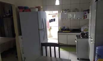 Imagem: 2 casas com 2 quartos, sendo 1 suíte cada