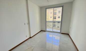 Imagem 6: Prédio novo na quadra do mar