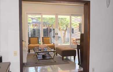 Imagem 2: Casa estilo neocolonial com 375m² de terreno, no bairro São Francisco, Niterói