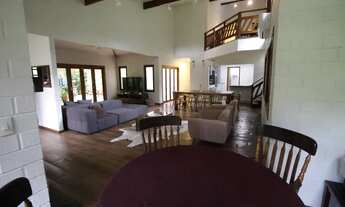 Imagem 2: Imóvel à Venda com Quatro Suítes e Dois Quartos