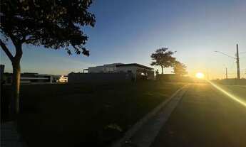 Imagem 2: Terreno todo plano no Alphaville