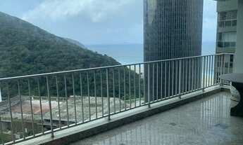 Imagem 2: Amplo apartamento com vista para o Mar e verde