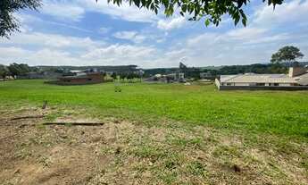 Imagem 5: Terreno, medindo 450 m² com leve declive