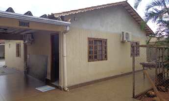 Imagem 3: Casa muito aconchegando, ótimos acabamentos e varanda gourmet com churrasqueira e forno à