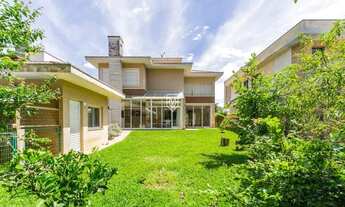 Imagem 2: Casa à venda em condomínio fechado em Santa Felicidade, 4 dormitórios com quintal!