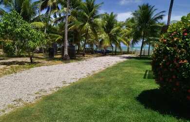 Imagem 2: Beira-mar/Casa para venda possui 270m2 e área com 10.000m2 com 5/4 - Japaratinga - AL/ Reg