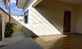 Imagem 2: Casa para aluguel tem 215 metros quadrados com 3 quartos em Vila Santa Cruz - Franca - SP