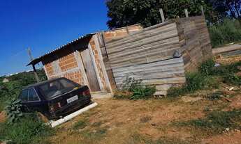 Imagem 2: Um cômodo cm banheiro e dispensa