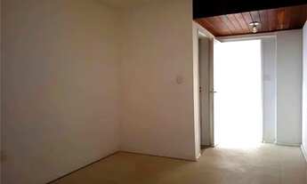 Imagem 7: 1/4 suíte com 55m², nascente , garagem coberta na parte central da Avenida Manoel Dias