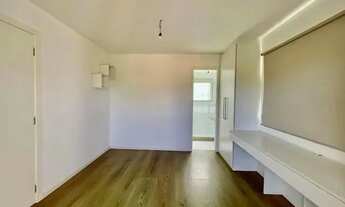 Imagem 6: Casa de condomínio para venda tem 240 metros quadrados com 4 quartos