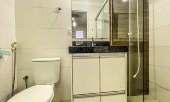 Imagem 7: Apartamento mobiliado para locação. Possui 2 quartos com armários embutidos e v