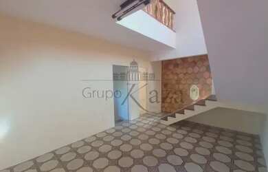 Imagem 5: Casa Sobrado - 5 Dormitórios Sendo 2 Suítes - 4 Garagens Cobertas - Monte Castelo - 300m²