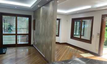 Imagem 4: Casa de Alto padrão na Vila Madalena com 3 andares, com closet e varanda