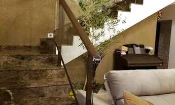 Imagem 3: Casa de condomínio sobrado para venda possui 300 metros quadrados com 4 quartos