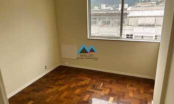 Imagem 2: Excelente apartamento duplex, com 3 quartos (sendo 1 suíte), todo reformado no Flamengo