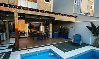 Imagem: Casa com piscina em rua privativa no Eusébio