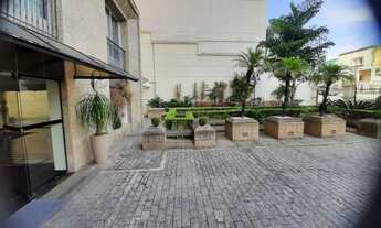 Imagem 6: AP de alto padrão com 310 m² úteis repleto de armários e 2 vagas. Para venda ou locação mo