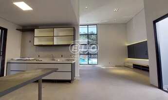 Imagem: Belíssima Casa Térrea com Piscina a Venda