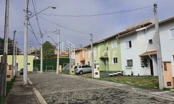 Imagem 2: Sobrado em condomínio fechado de 2 dormitórios e 1 suíte com 2 vagas de garagem e salão de