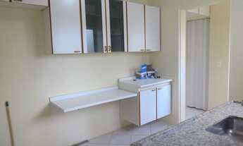 Imagem 4: Apto amplo, iluminado, com armários! Ótima localização!