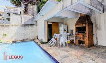 Imagem: Casa Térrea com Amplo Terreno e Área de