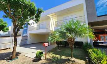 Imagem 3: Sobrado para aluguel possui 440 metros quadrados com 4 quartos