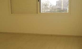 Imagem 3: Apartamento com ambientes claros, amplos, ensolarados. Andar alto com linda vista. Condom