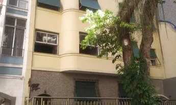 Imagem: Quarto e sala em rua arborizada no Flamengo