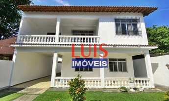 Imagem 2: Belo sobrado à poucos passos da Praia de Piratininga com 4 dormitórios para alugar, 190 m²