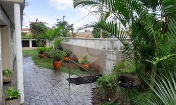 Imagem 3: 4 vagas de garagem, 3 dormitórios, dependência de empregada, amplo quintal com jardim