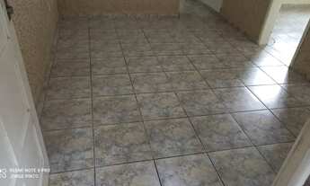 Imagem 3: Casa térrea em rua tranquila, em boas condições de conservação e próxima da estação e comé