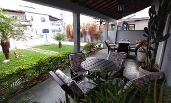 Imagem 3: Casa independente com dois pavimentos em bairro residencial