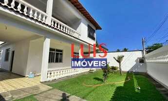 Imagem: Belo sobrado à poucos passos da Praia de