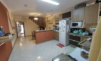 Imagem 2: Sobrado para venda possui 151 metros quadrados com 3 quartos em Jardim dos Ipês - Suzano