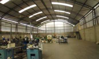 Imagem 6: Amplo galpao em terreno medindo aproximadamente 20.000 m²