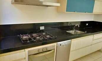 Imagem 4: São 3 dormitórios com ar condicionado, sendo 1 suíte com varanda, lustres e armários,Sala