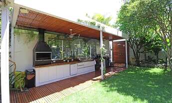 Imagem 6: Encantador sobrado em local nobre do bairro e com grande área de terreno