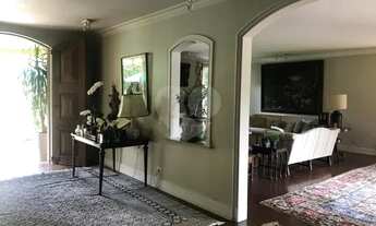 Imagem 7: Casa Estilo Toscana no Morumbi. Em rua Tranquila e com segurança