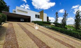 Imagem 2: Com uma arquitetura monumental seu design se volta para a contemplação da mata nativa!