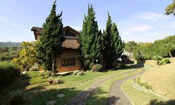 Imagem 2: Imóvel à Venda com Quatro Suítes e Salão de Jogos