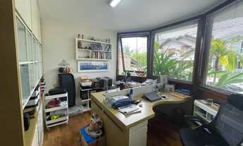 Imagem 7: Casa de condomínio sobrado para venda possui 360 metros quadrados com 4 quartos