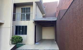 Imagem: Sobrado triplex próximo ao Paraná Clube