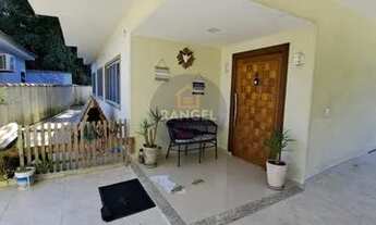 Imagem 2: Ótima casa linear com amplo quintal, piscina e churrasqueira em Vargem Grande/RJ